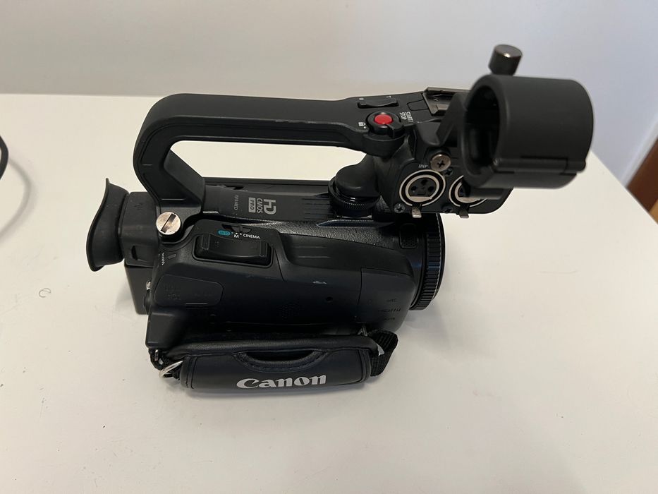 Camera video profesională Canon XA30