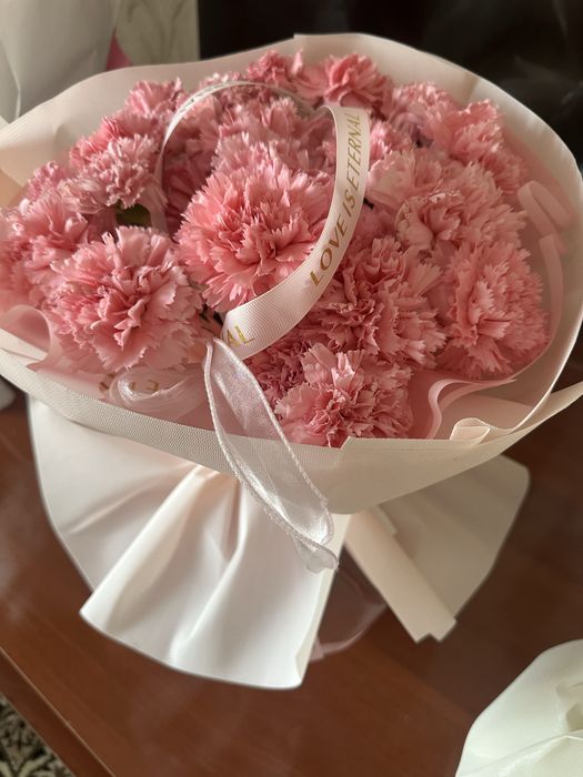 Гүл сатылады. Цветы