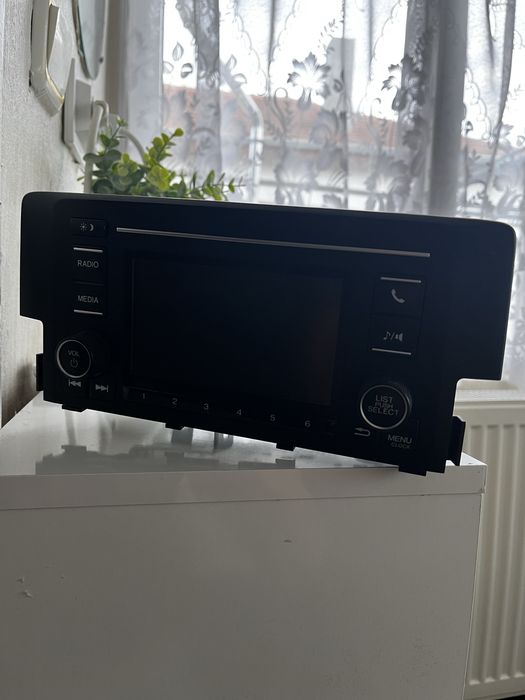 Продавам мултимедийна навигация за Honda Civic 10