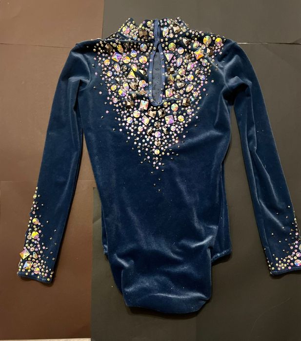 Costum catifea gimnastica ritmica 9-11 ani
