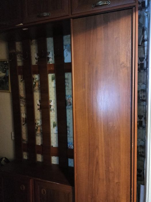 Продается в прихожую шкаф.