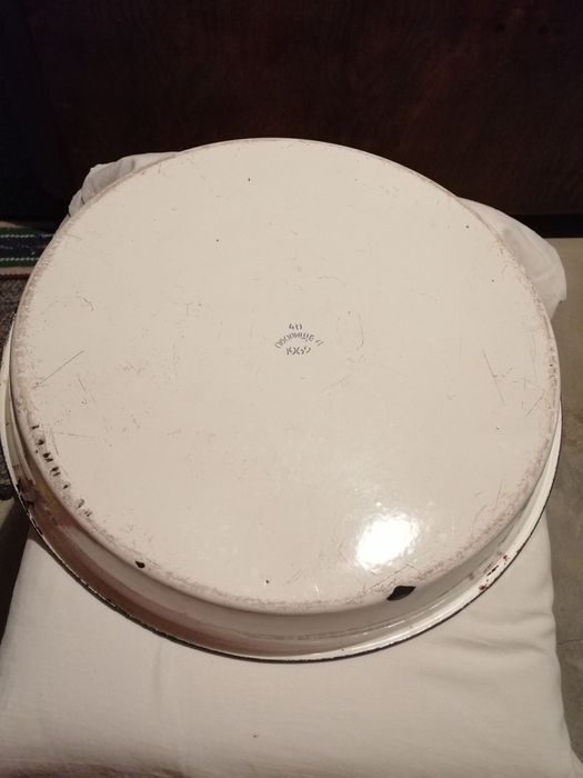 Супник, порцеланов. Тава, фруктиери, вази.