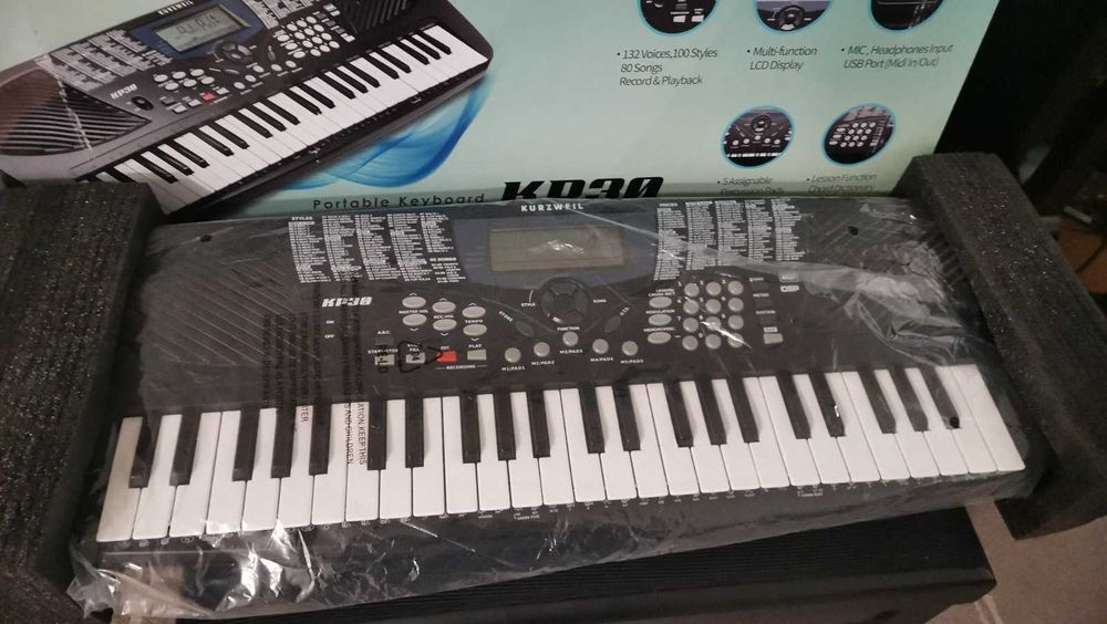Синтезатор Kurzweil KP30 и стойка