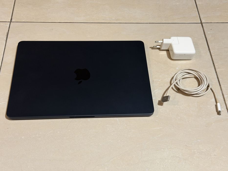 Laptop Apple MacBook Air M2 13 inch, stare foarte buna bateria la 100%