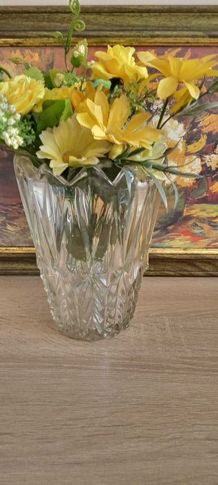 Кристална ваза. Вази-18-70лв.Декантер,гарафа, чаши-30лв