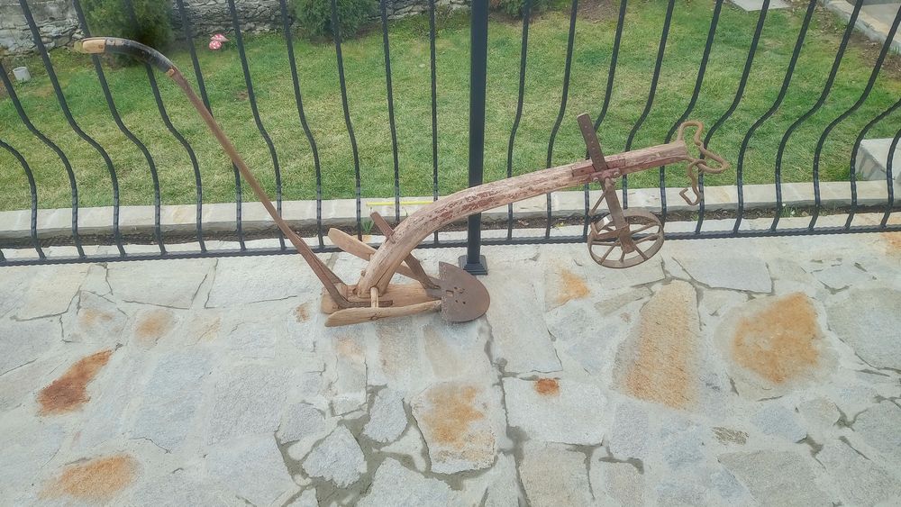 Дървено рало.Хомот,Ярем . Хлопка.