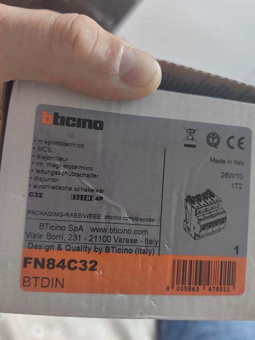 Întrerupător automat magnetotermic BTicino BTDIN60 FN84C32 – 4 poli, 32A, curba C, 6kA, 400V