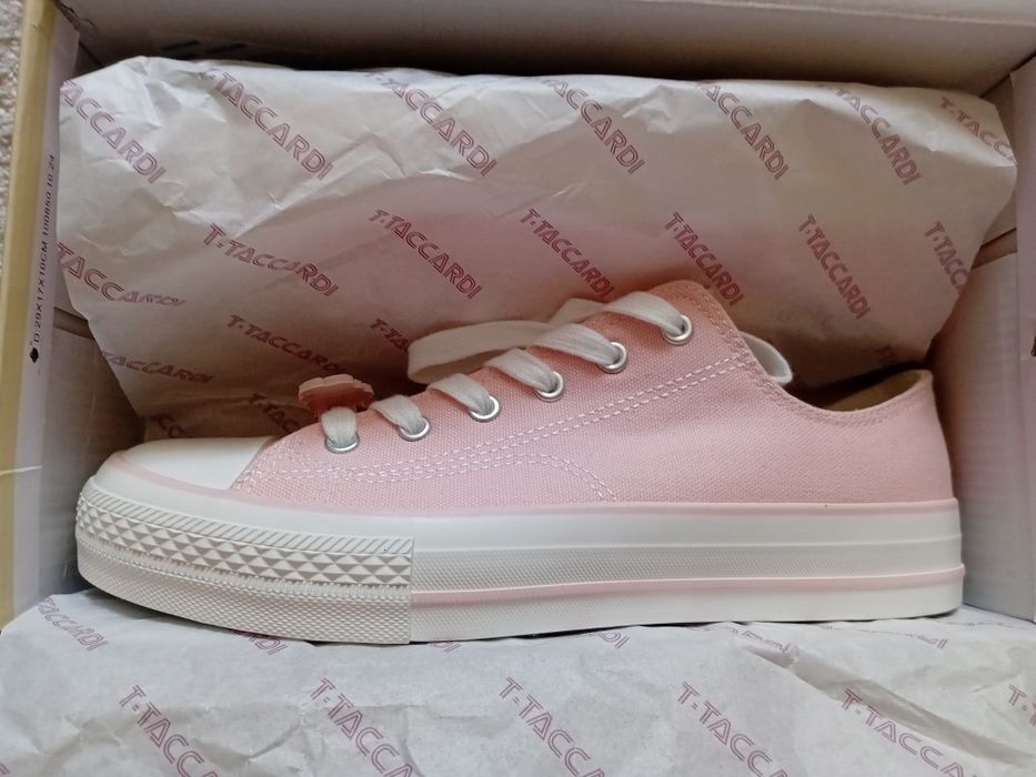 Продам кеды совершенно новые