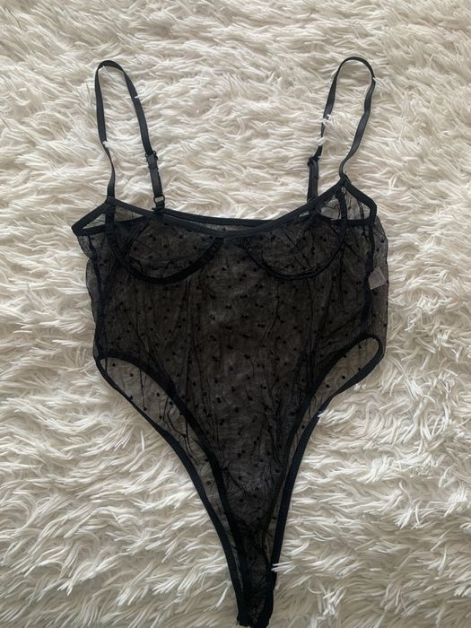 Распродажа одежды и обуви.