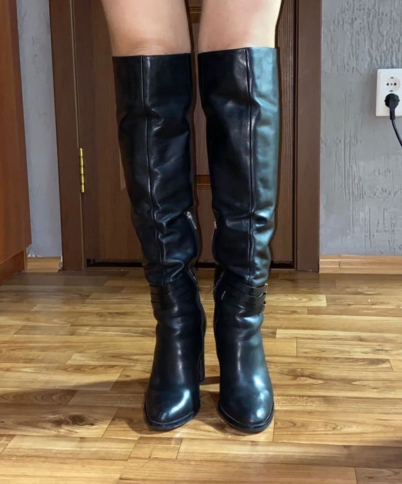 Продам женские сапоги