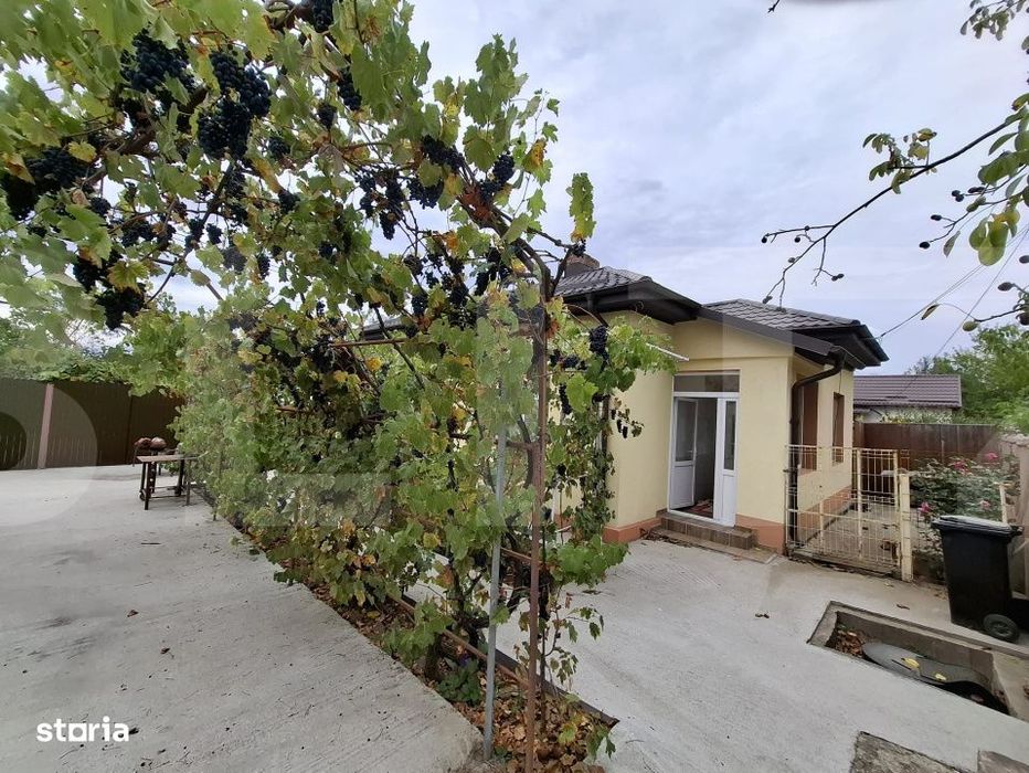 Casa renovata, 3 camere, teren 2.252 mp, anexe, acces din doua strazi
