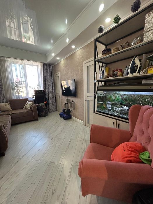 3- комнатная " сталинка" с ремонтом