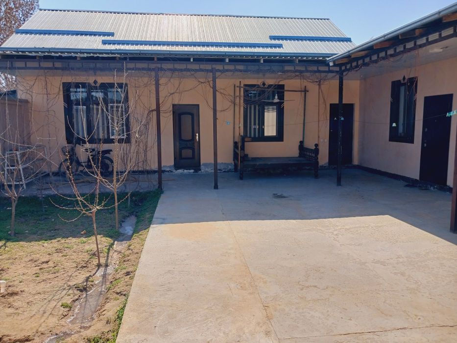 Алохида 6 та хонали уй ва енида  магазин билан билан