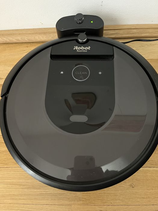 Aspirator IRobot Roomba i7, aproape nou