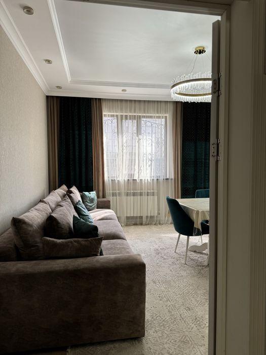 Диван 3,5м + отдельный пуф