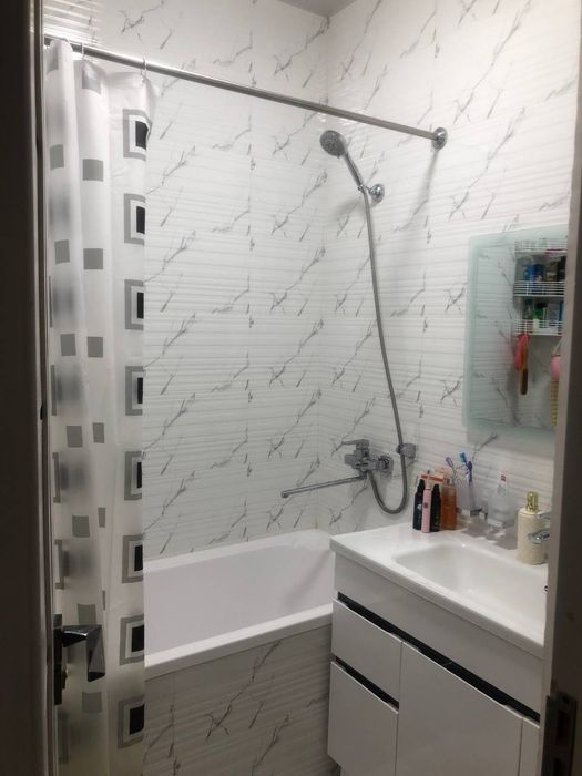 Продается квартира на ТТЗ-1 1-этаж 3*комнатная переделанная в4. 95000$