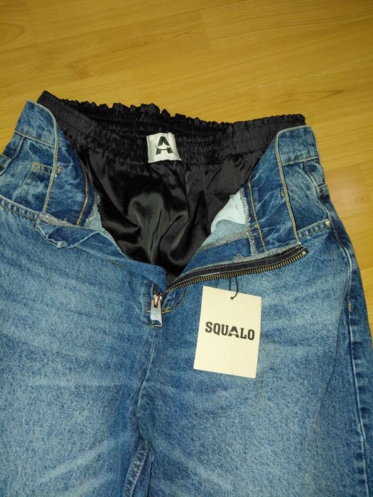 Vand blugi noi  cu eticheta