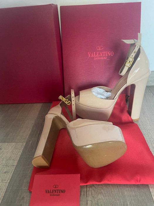 Sandale cu toc si platforma Valentino Garavani 36,5