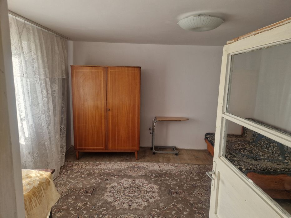 Casă si teren in orasul Hârlău