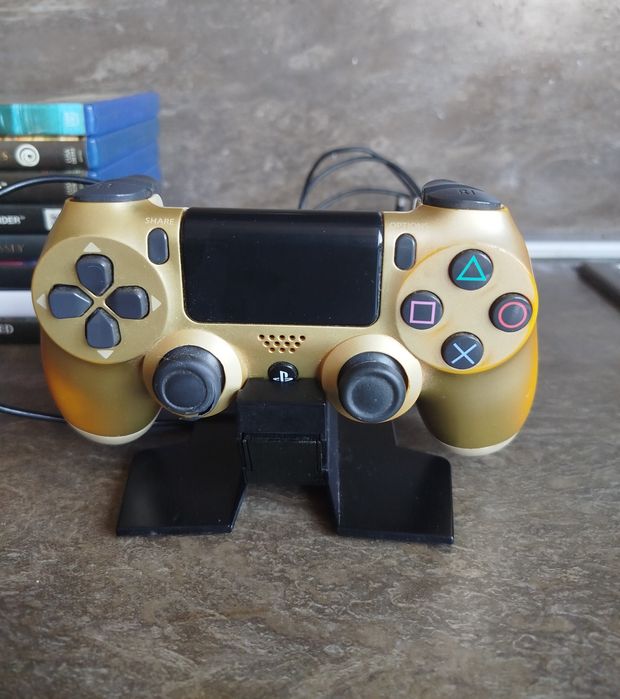 Playstation4 1TB + 8 игри + много стойки