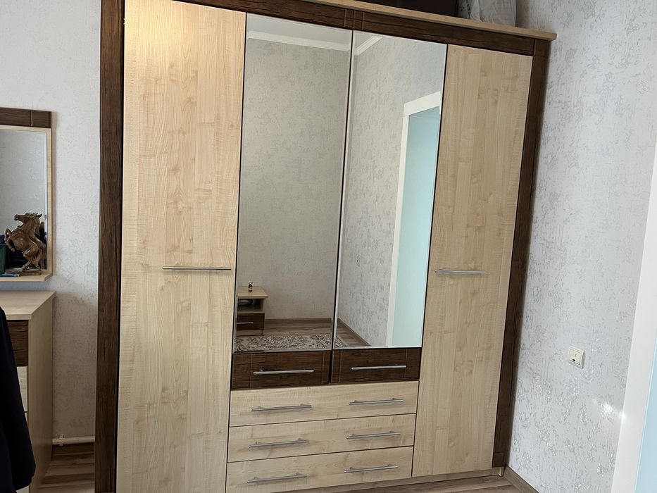 Продам спальный гарнитур