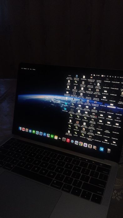 MacBook pro sotiladi.