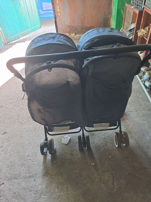 Коляска двойняшек
