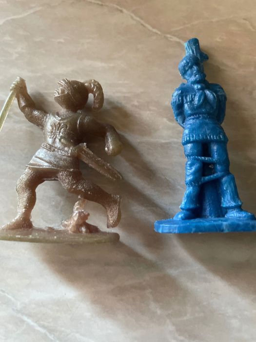 Circa 100 soldăței de plumb + soldați romanesti
