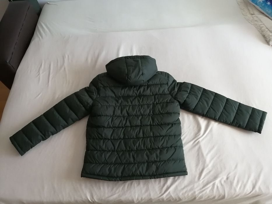 Geacă LC Waikiki W41066Z8 de iarnă matlasată, cu căptușeală și glugă, verde, nouă cu etichetă