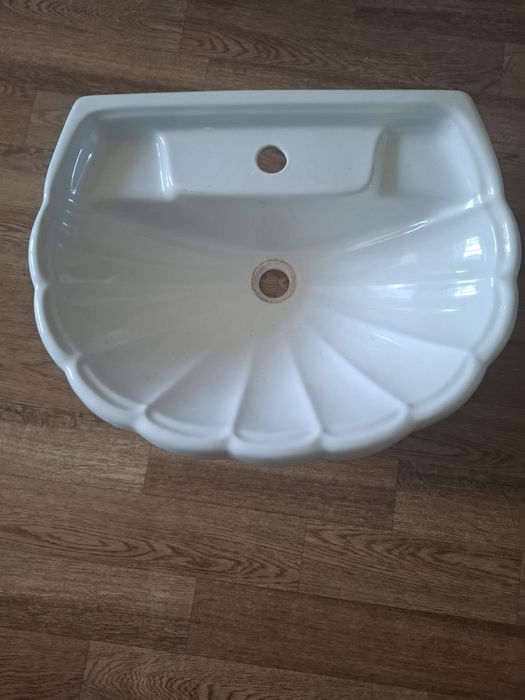 Раковина с пьедесталом