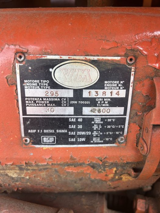 Dumper 4x4 cu benă basculabilă