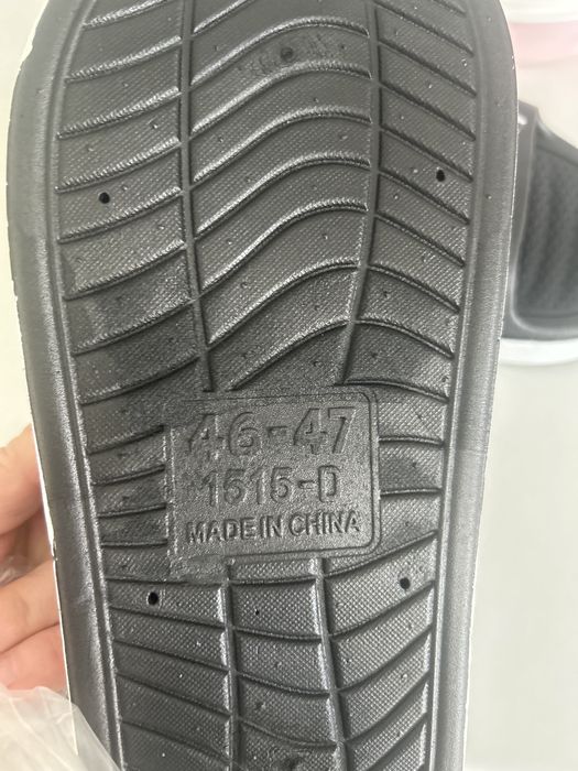 Продам мужские шлепанцы