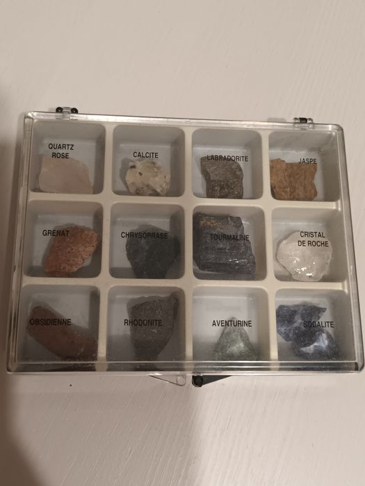 Vand monstre de pietre semipretioase