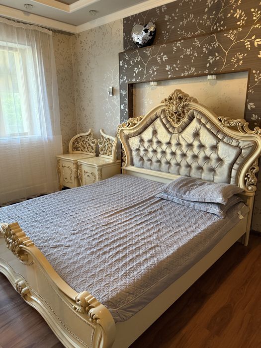 Кровать с 2 тумбами