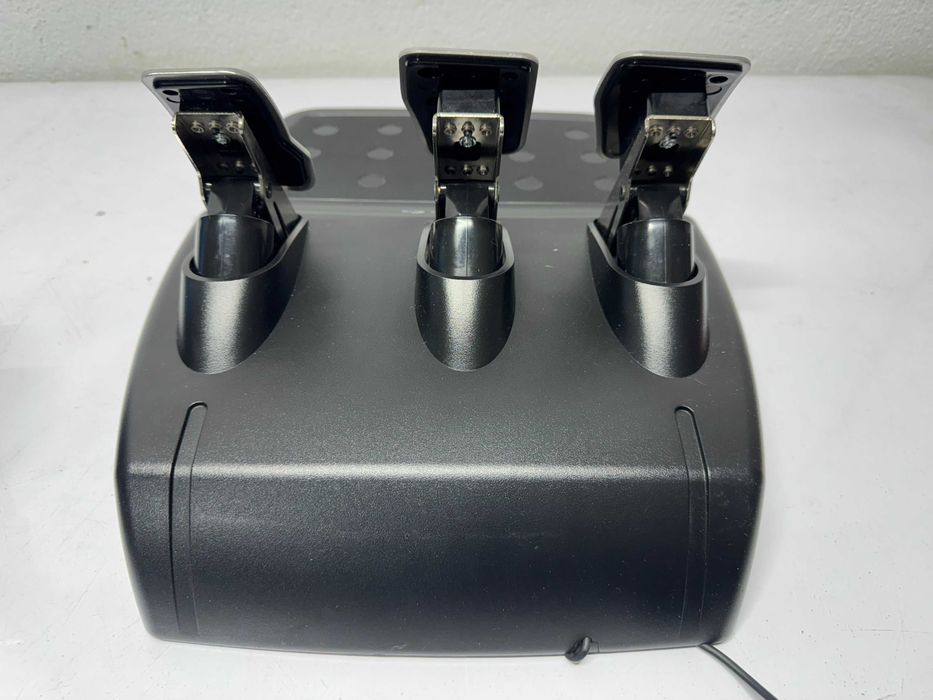 Волан с педали - Logitech G29 / PC/PS4/PS5