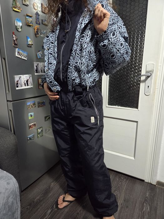 Costum de ski nou