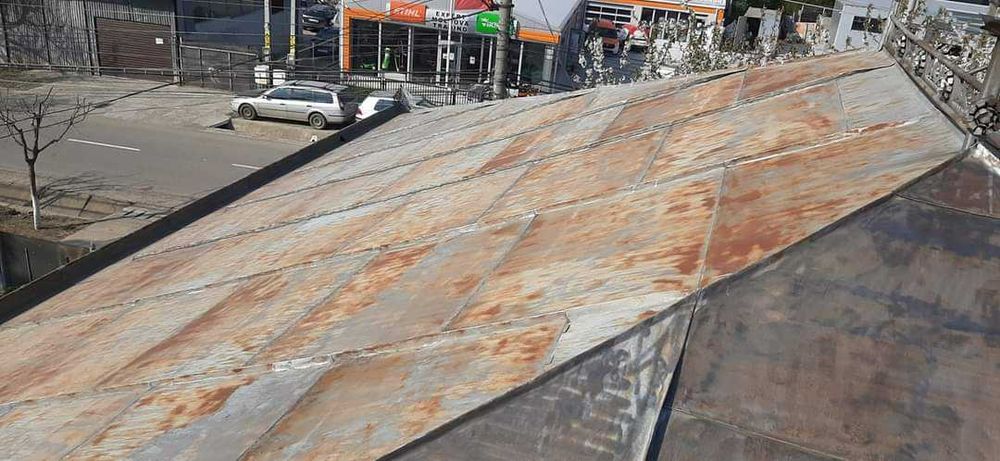 Vopsim tabla pe acoperisuri la case, blocuri, biserici si alte suprafete. Vopsitorie profesionala acoperisuri la super pret. Reparam acoperisuri.