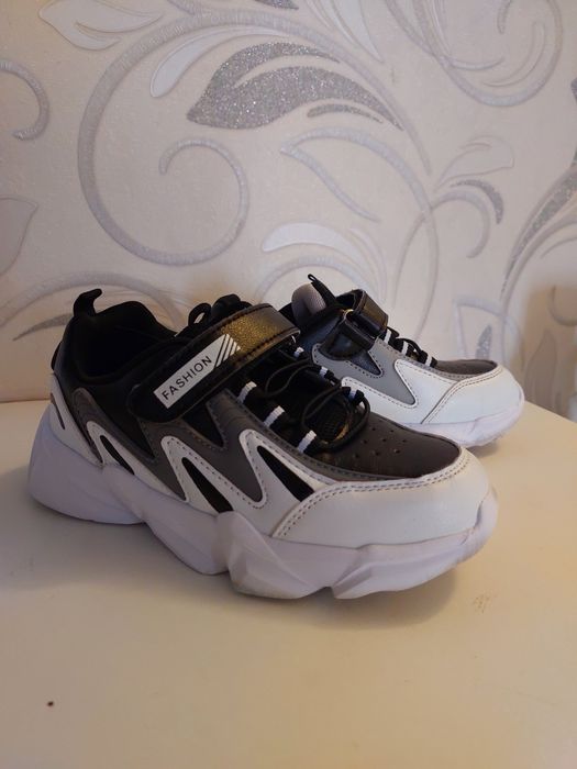 Кроссовки для мальчика 7-8 лет