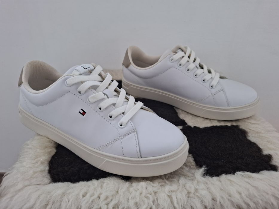 Adidasi Tommy Hilfiger din piele, dama nr. 36 ca NOI