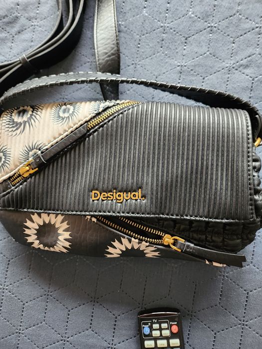Чанта Desigual оригинална носена няколко пъти
