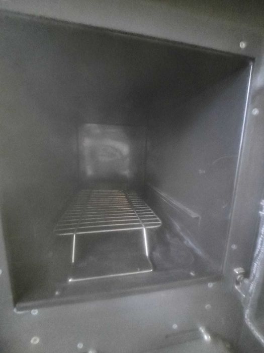 Soba dreptunghiulara pe lemne cu cuptor