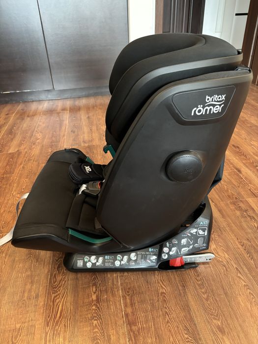 Детско столче за кола Britax romer Advansafix i size