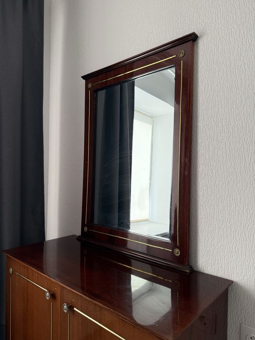 Комод с зеркалом