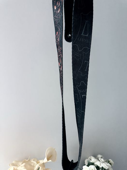 Ремент гитары Levis