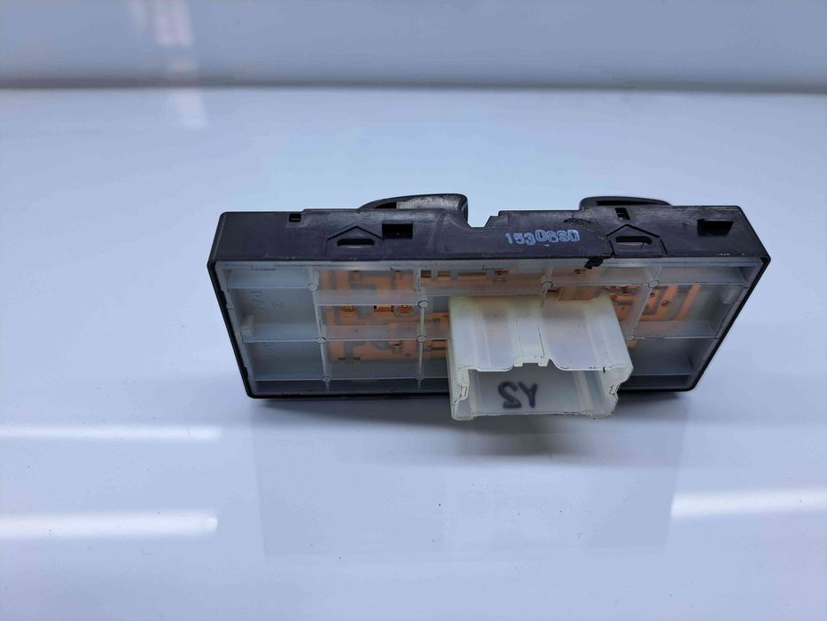Buton geam dreapta fata Nissan X-Trail (T32) [Fabr 2013-prezent] OEM