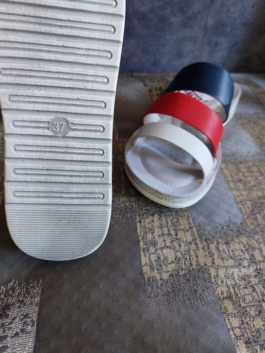 шлепанцы новые !