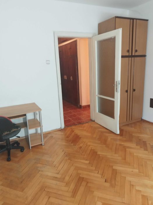 Дава се под наем Тристаен апартамент в Плевен, Идеален център - 90 кв.м за 306 € - Снимка #4