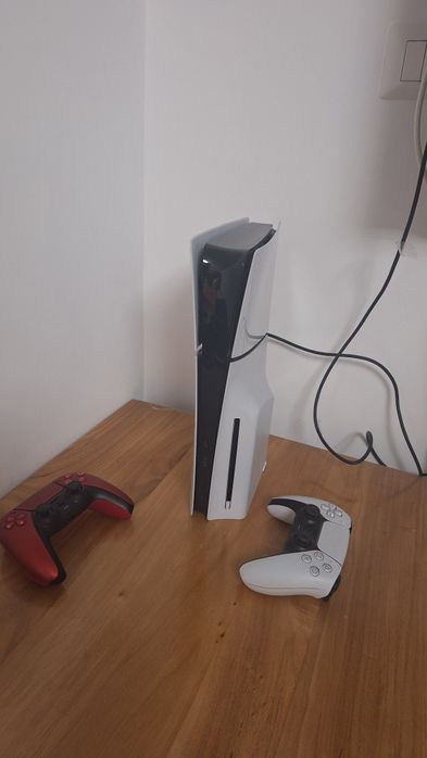 Ps5 Disc Edition plus 2 controlere plus 7 jocuri