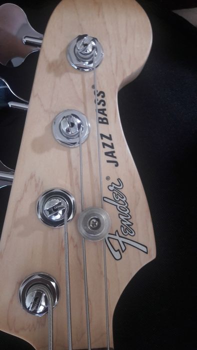 Vãnd bass Fender Jazz Bass  recent adus din USA