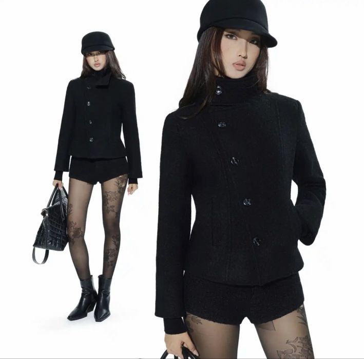 пальто с воротником стойкой